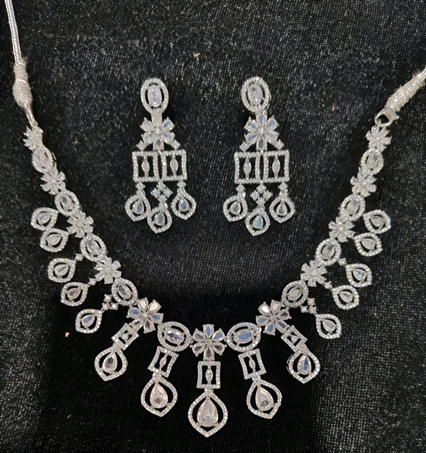 Elegant AD necklace Set (⭐⭐⭐⭐⭐)