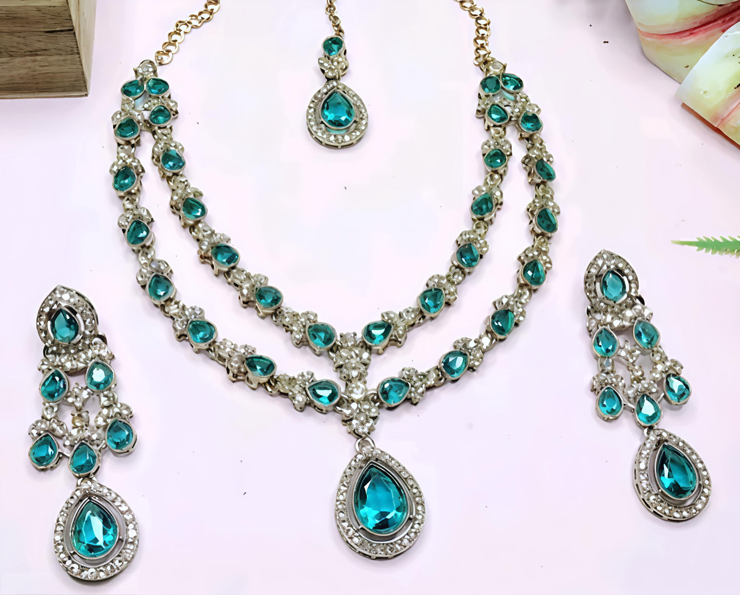 Beautiful ad necklace set (⭐⭐⭐⭐⭐)