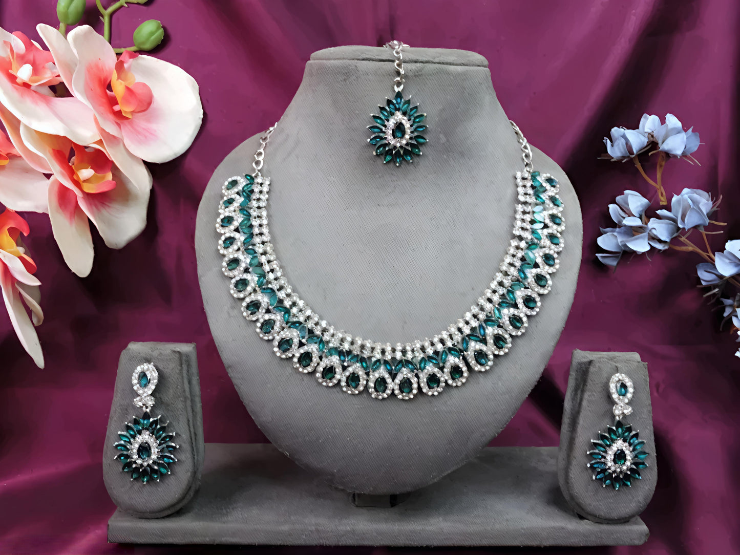 Stunning necklace set (⭐⭐⭐⭐⭐)