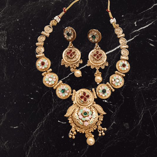 Beautiful necklacen set (⭐⭐⭐⭐⭐)
