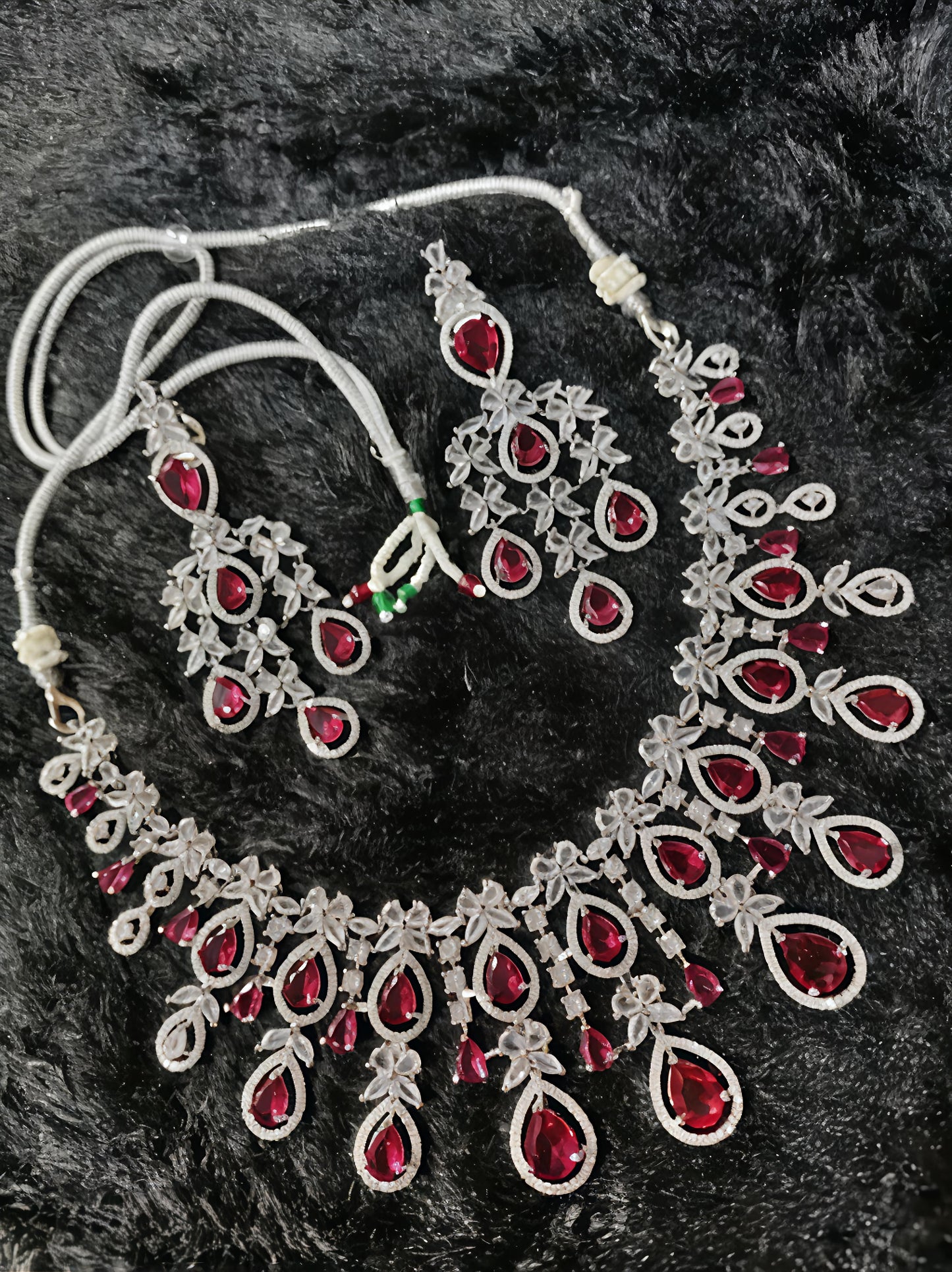Red ad necklace set (⭐⭐⭐⭐⭐)