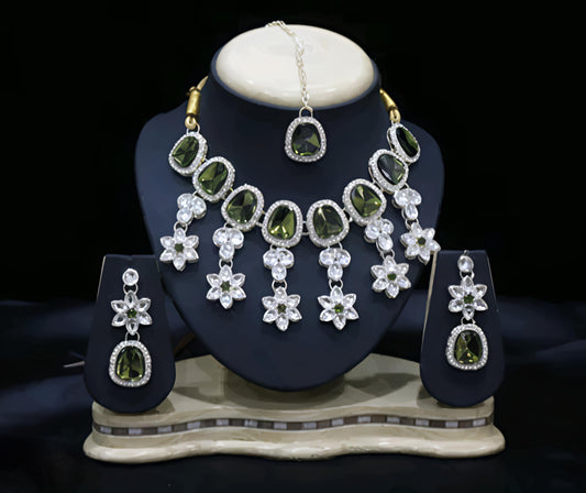 Beautiful green kundan necklace set (⭐⭐⭐⭐⭐)