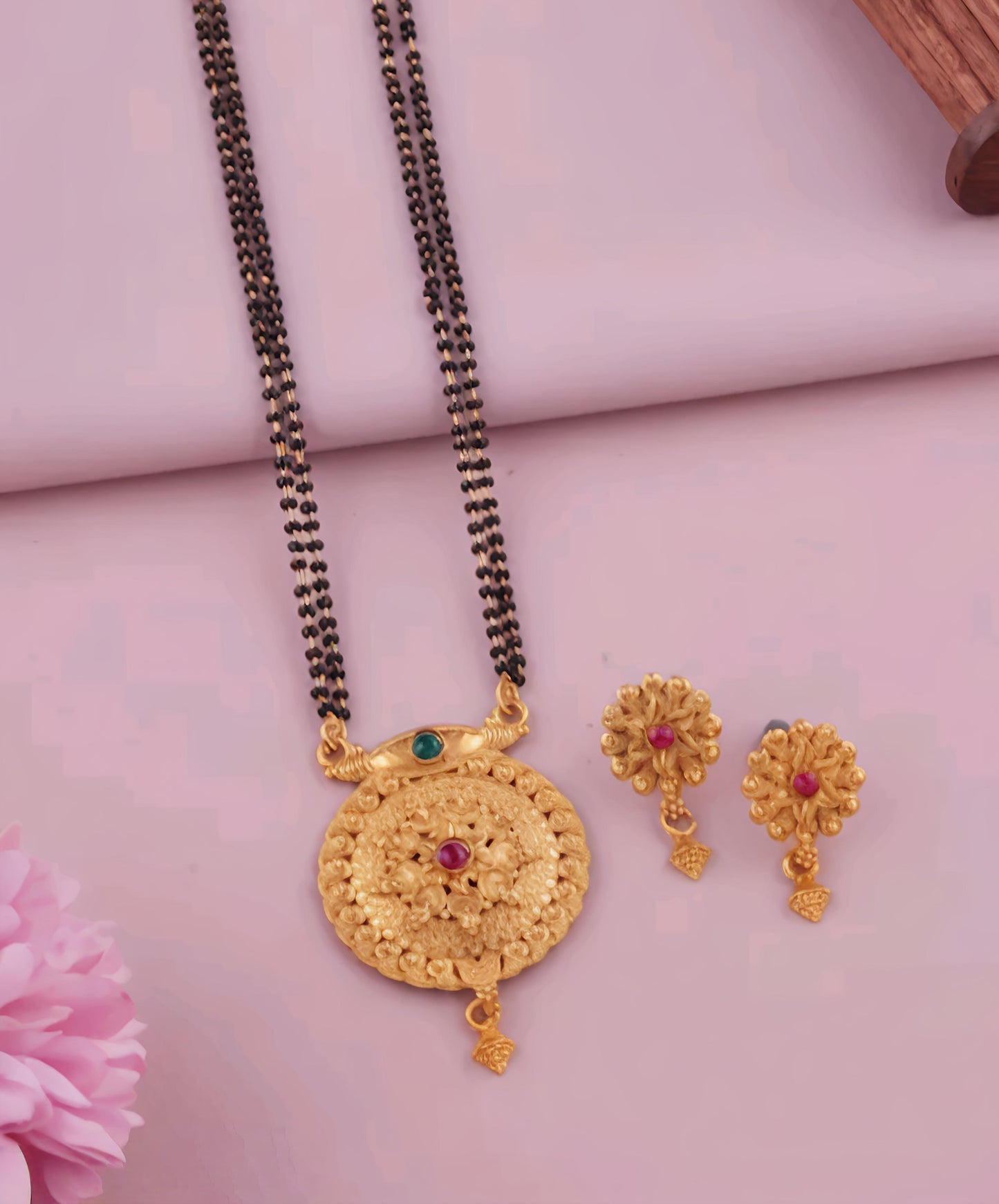 Graceful Royal Gold-Plated Big Pendant Mangalsutra Set (⭐⭐⭐⭐⭐)