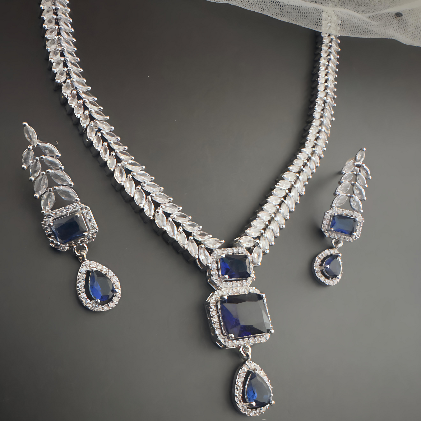 Beautiful ad necklace set (⭐⭐⭐⭐⭐)