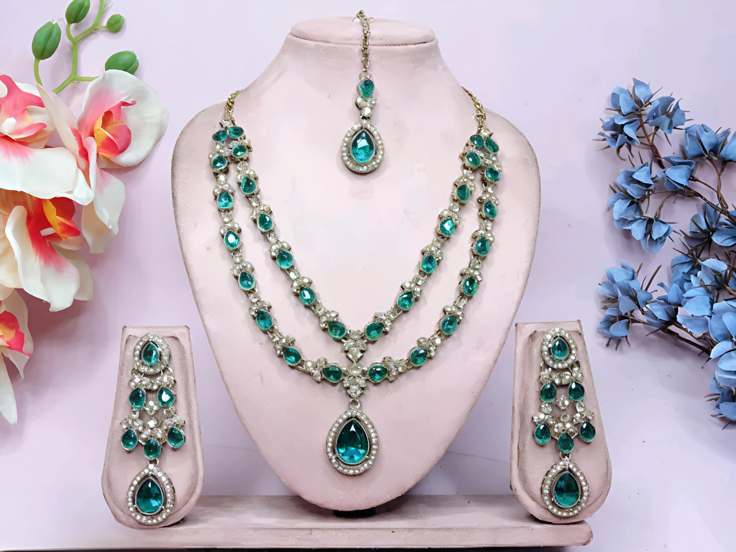 Beautiful ad necklace set (⭐⭐⭐⭐⭐)