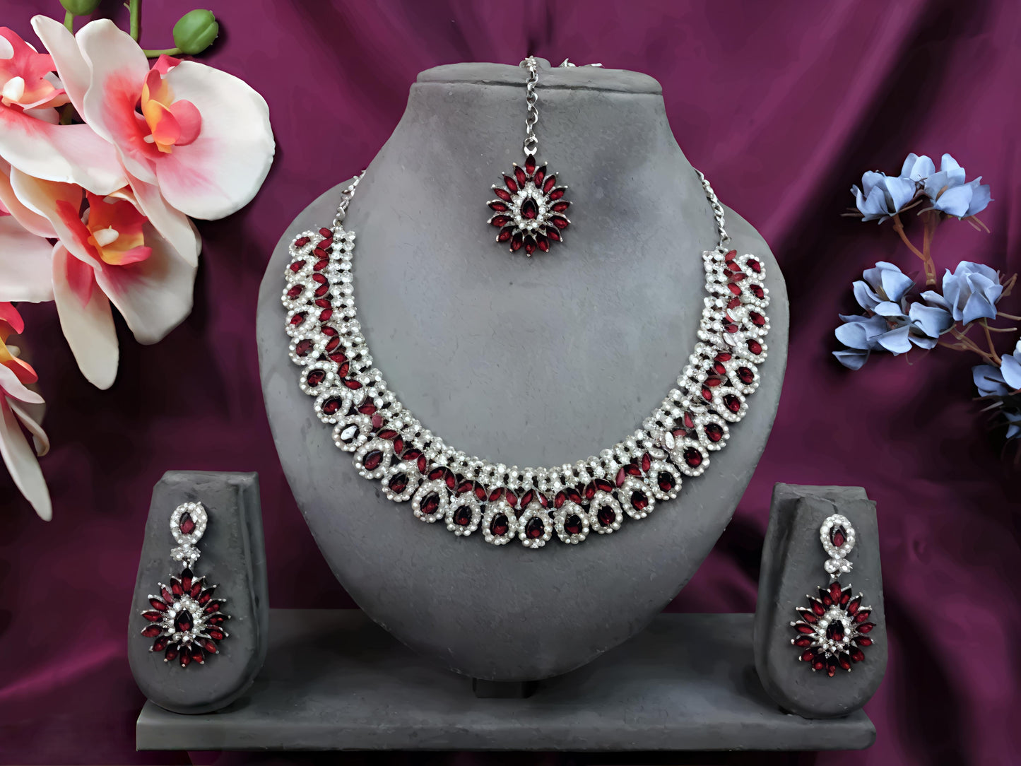 Stunning necklace set (⭐⭐⭐⭐⭐)