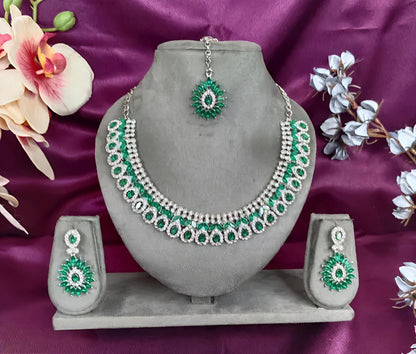Stunning necklace set (⭐⭐⭐⭐⭐)