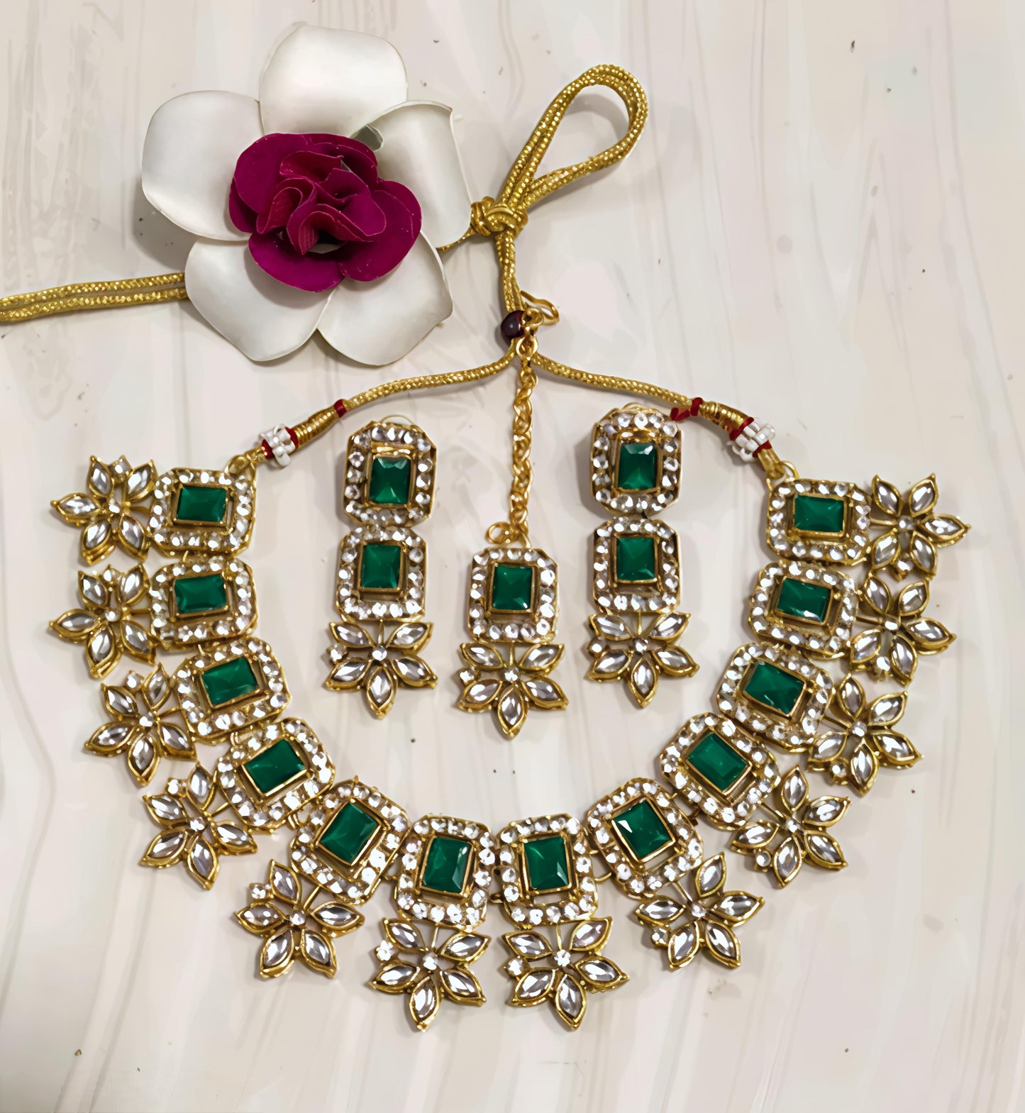 Elegant kundan necklace set (⭐⭐⭐⭐⭐)