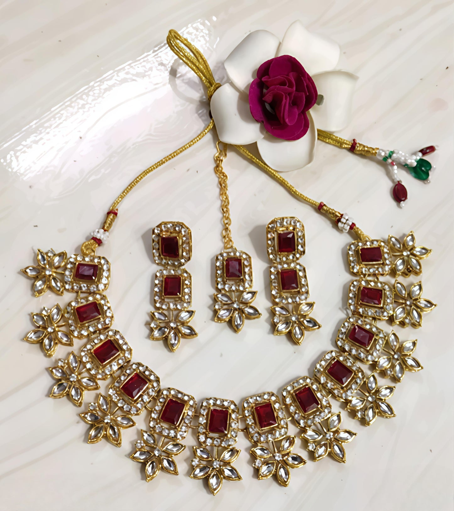 Elegant kundan necklace set (⭐⭐⭐⭐⭐)