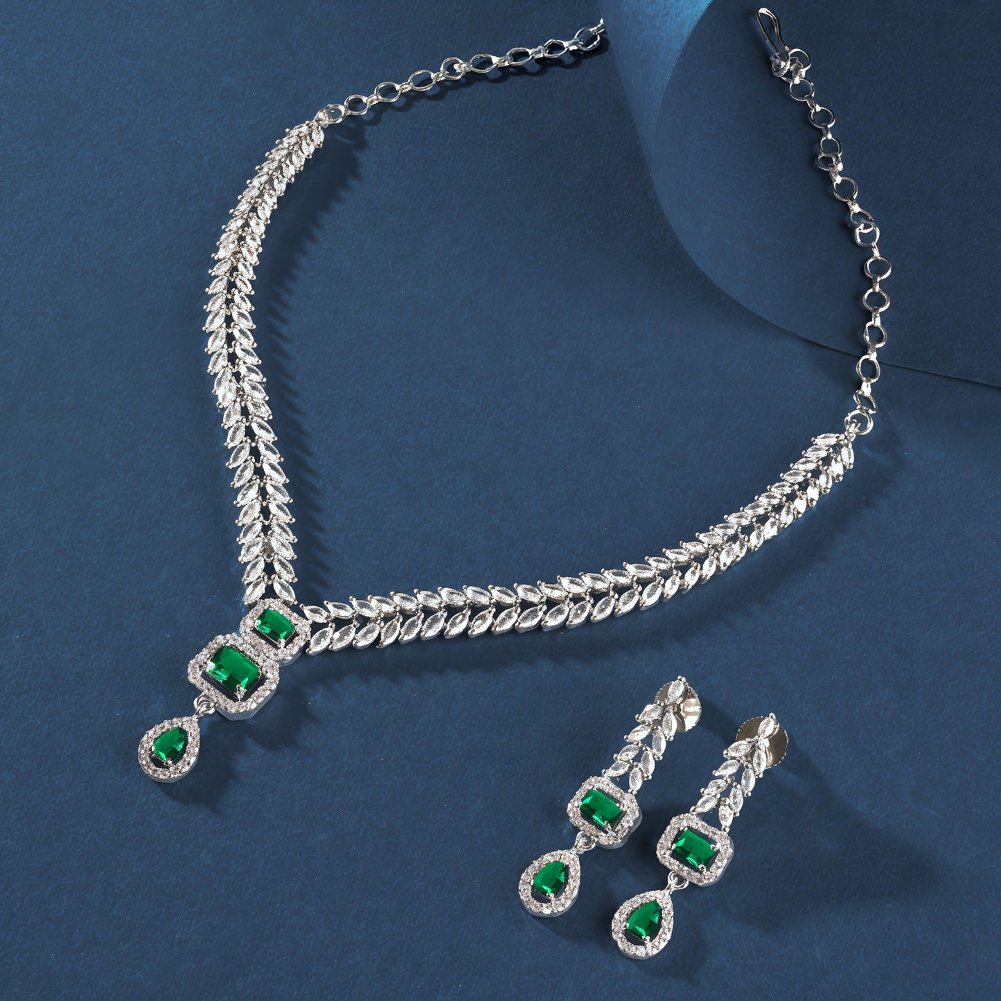 Beautiful ad necklace set (⭐⭐⭐⭐⭐)