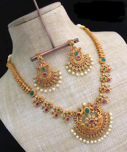 Beautiful necklacen set (⭐⭐⭐⭐⭐)