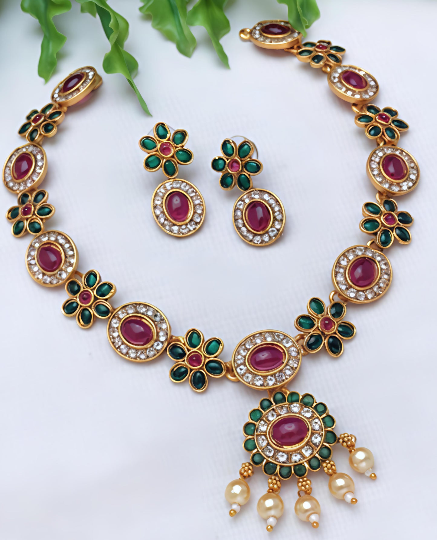 Beautiful necklace set (⭐⭐⭐⭐⭐)