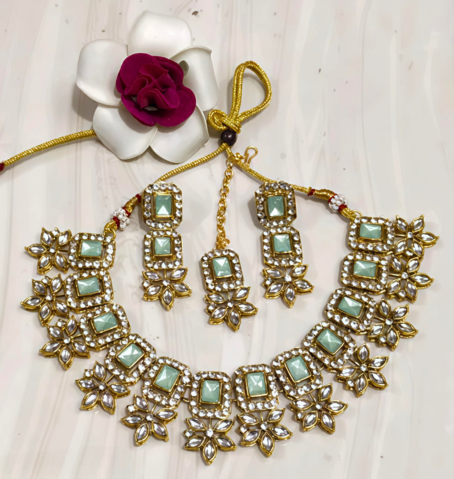 Elegant kundan necklace set (⭐⭐⭐⭐⭐)